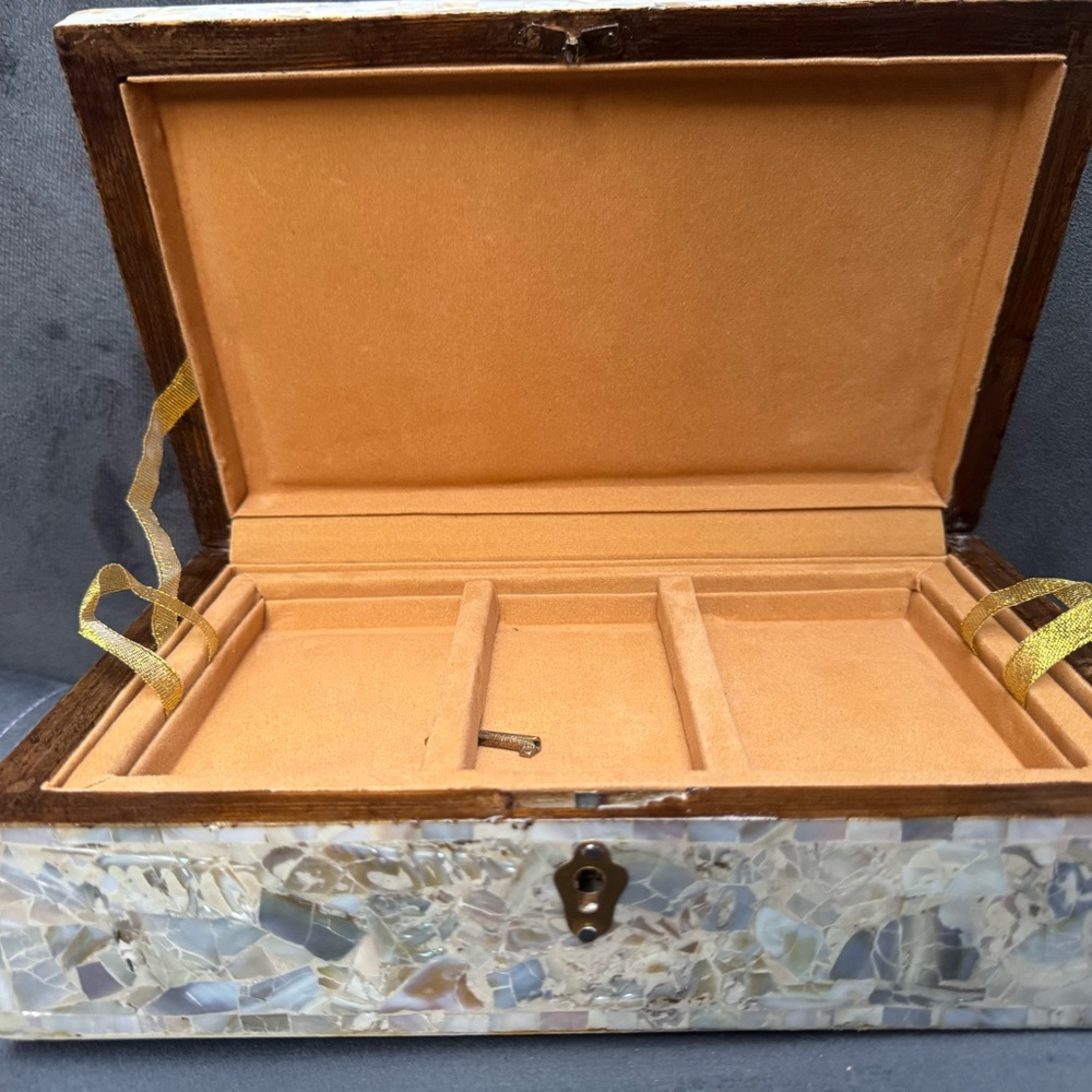 Amazing handmade Egyptian mother of pearl jewellery box